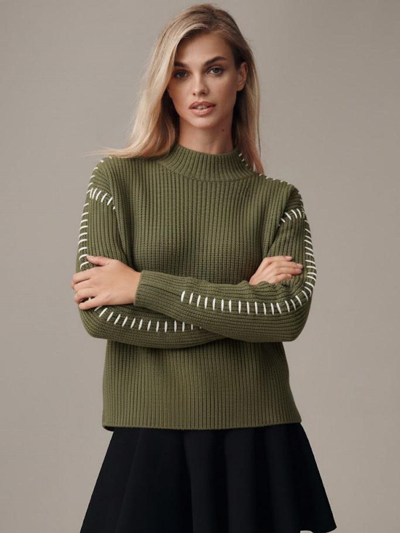 Women's Mock Neck Pullover Sweater, Long Sleeve Casual Knit Jumper with Contrast Stitching Detail